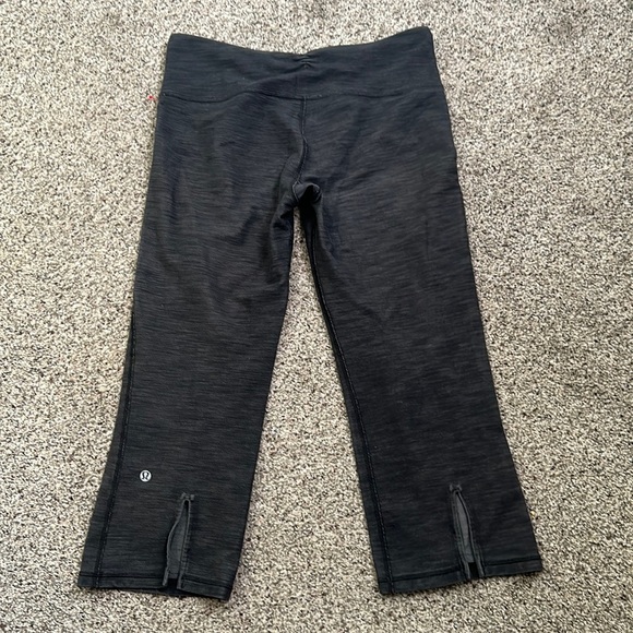 Lululemon gray leggings size 8 - Picture 9 of 10